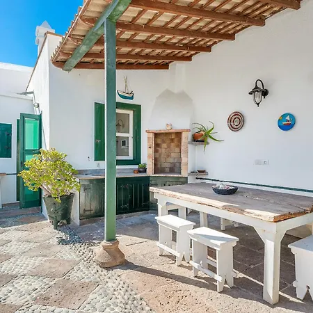 Traditional Canary House Next To The Casa vacanze *