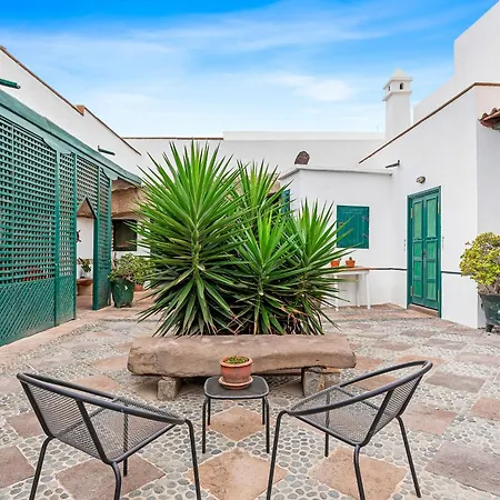 Traditional Canary House Next To The Casa de Férias